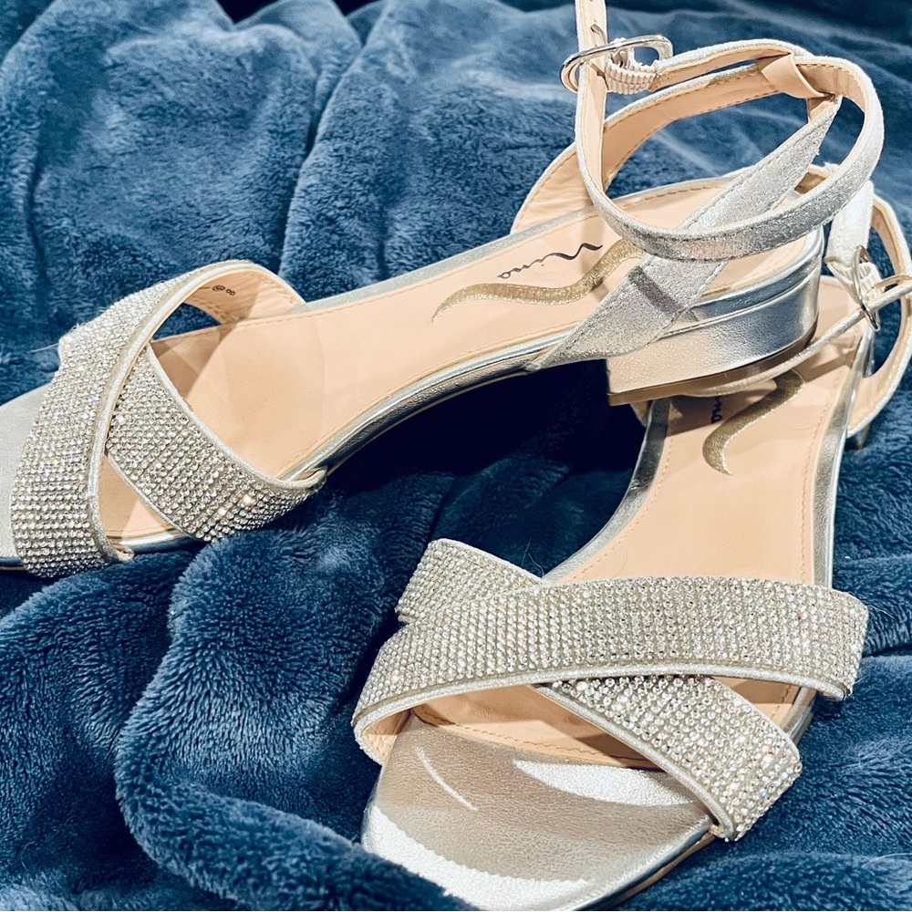 Pretty Silver Sparkle Nina Sandals, Sz 7.5 Flats NWOT, tried on once-never worn